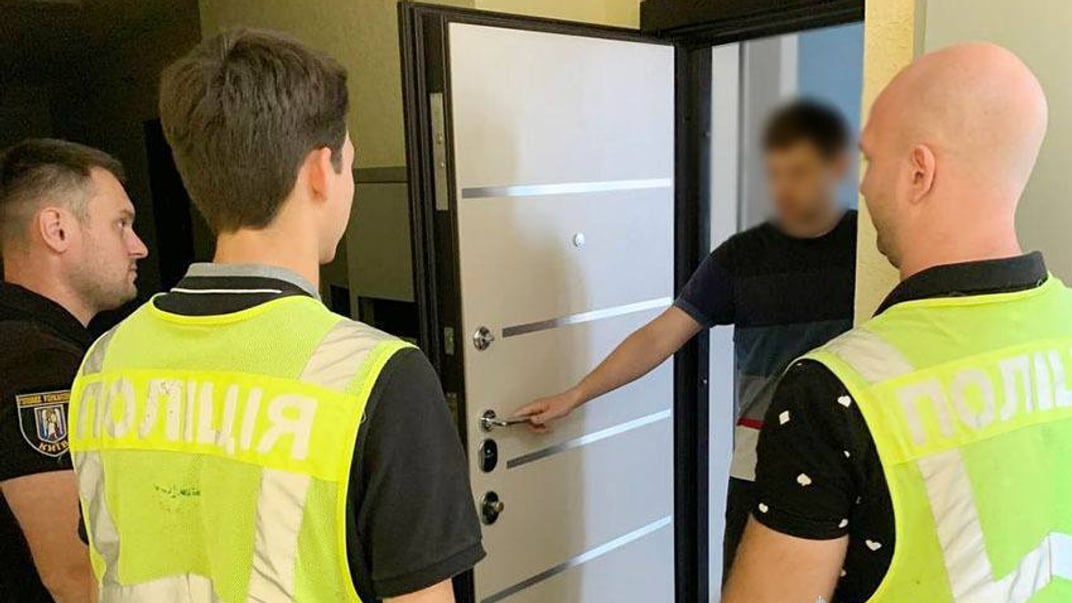 Поліція Києва прийшла з обшуком до власників будинку та компанії, яка знесла садибу Зеленських