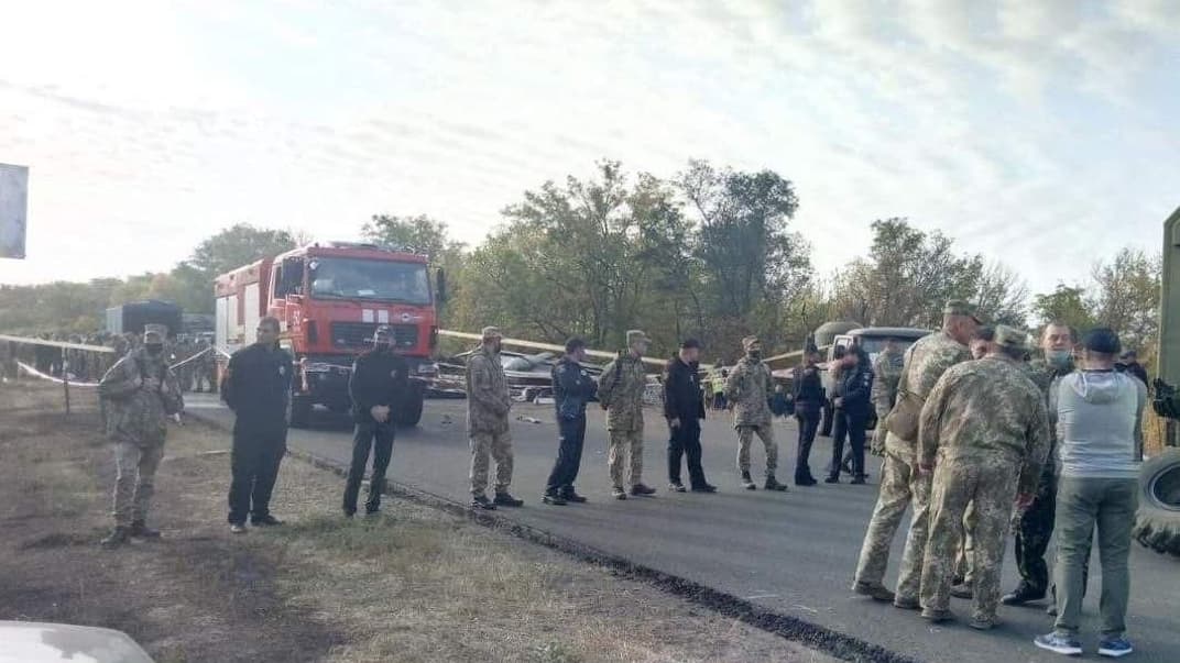 Міністр оборони назвав попередню робочу версію авіакатастрофи на Харківщині. Рятувальники знайшли всіх людей