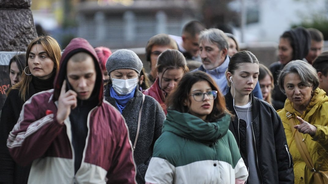 Ілюстративне фото. Перехожі на вулиці в Києві, 14 жовтня 2021 року