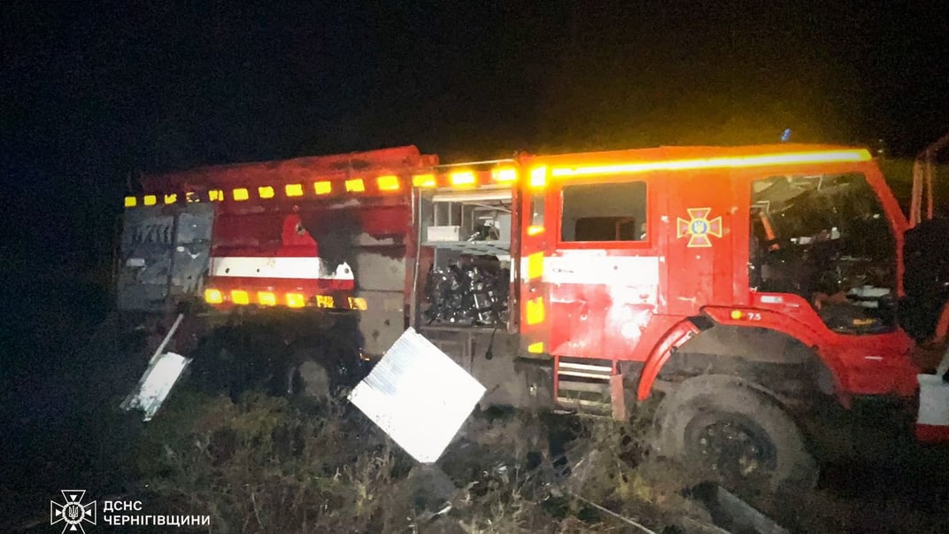 російські війська вдарили по автомобілю рятувальників у Ніжині, 17 вересня 2025 року російські війська вдарили по автомобілю рятувальників у Ніжині, 17 вересня 2025 року