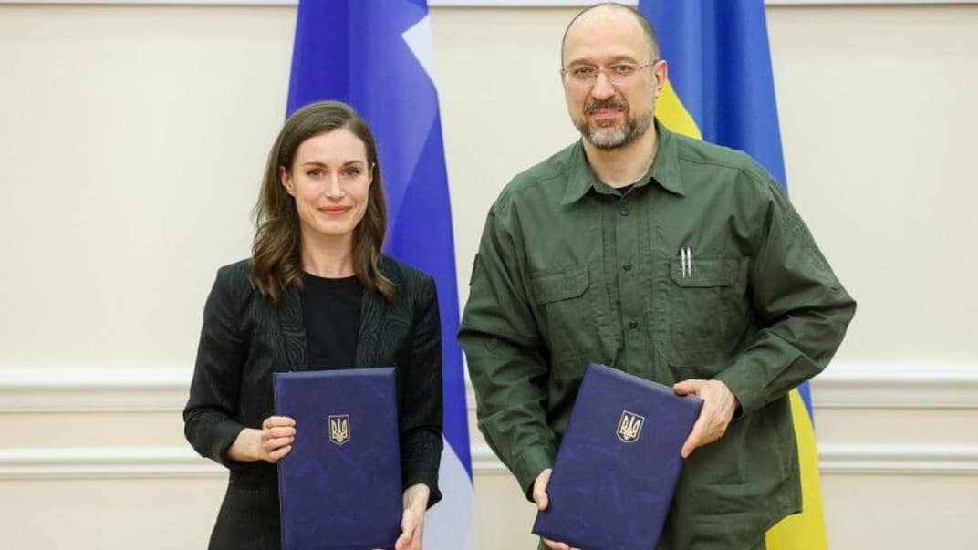 Премьер-министр Финляндии Санна Марин и премьер-министр Украины Денис Шмыгаль в Киеве