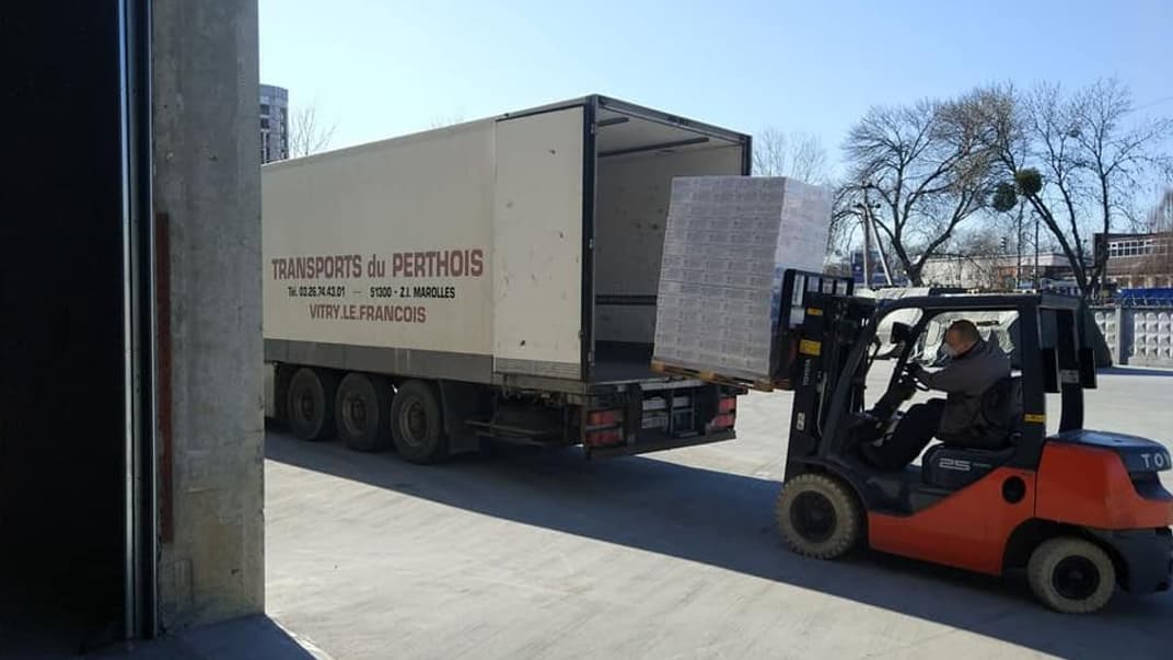 «Красный Крест» отправил на Донбасс 16 грузовиков с медикаментами и средствами гигиены для борьбы с коронавирусом