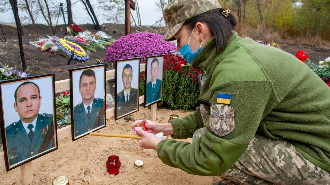 Панихида по погибшим в авиакатастрофе военного самолета Ан-26 вблизи Чугуева (Харьковская область), 3 октября 2020 года