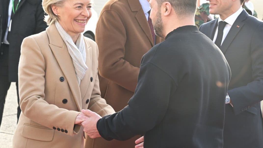 Президент України Володимир Зеленський, президентка Єврокомісії Урсула фон дер Ляєн та президент Франції Емманюель Макрон у Брюсселі, 9 лютого 2023 року