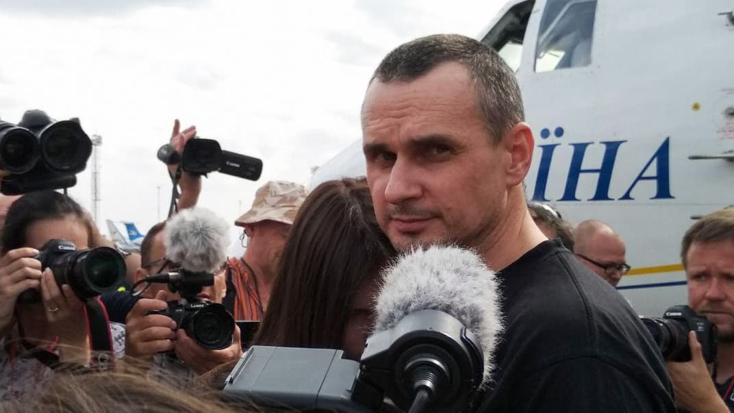 Олег Сенцов повернувся в Україну після понад 5 років незаконного ув'язнення в РФ