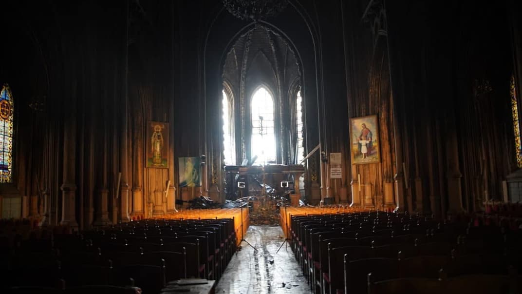 Наслідки пожежі у костелі Святого Миколая у Києві