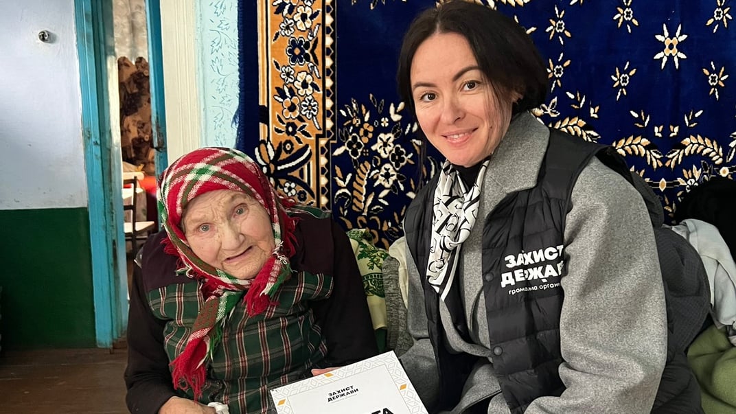 Петрунеля Козак та представниця «Захисту держави»