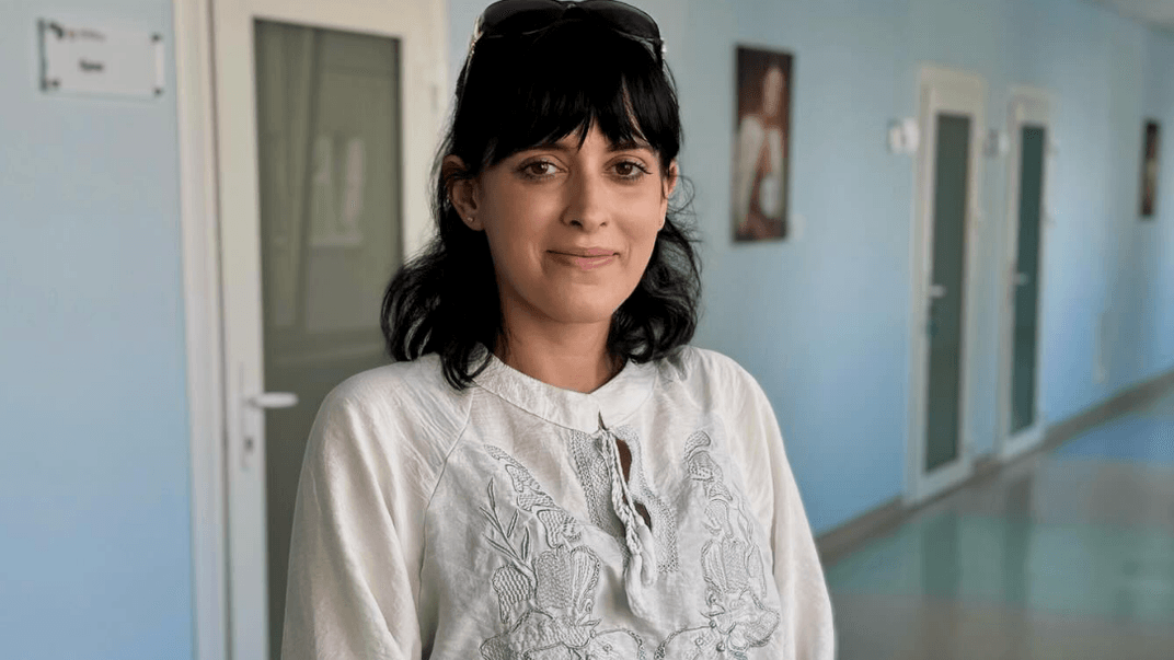 Жінка, якій пересадили печінку через ускладнення COVID-19