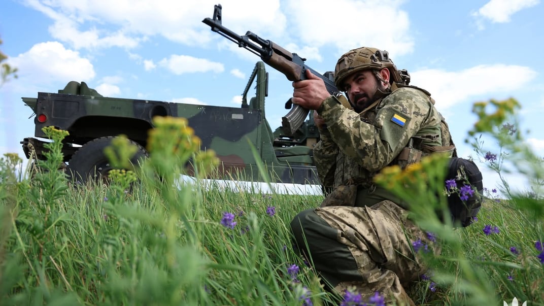 Український військовий у «піксельній» формі