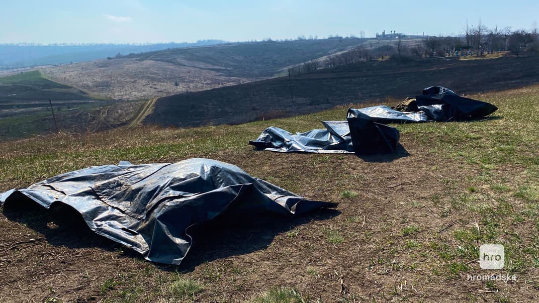 «Мы не воюем с мертвыми». Как волонтеры ищут тела (ФОТО)