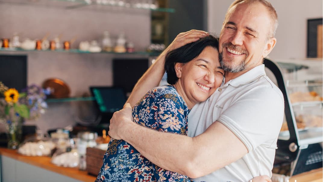 Эрнест и Эльмира, открывшие ресторан Krym напротив посольства россии в Варшаве