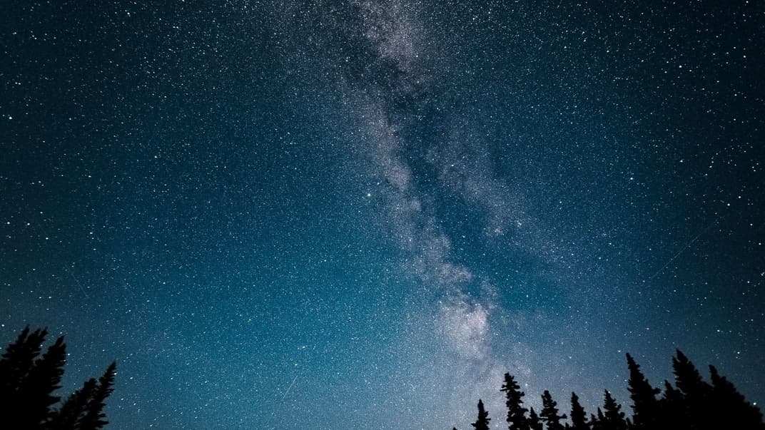 На жаль, астероїд не вдалося б побачити неозброєним оком. Зображення тут просто для краси