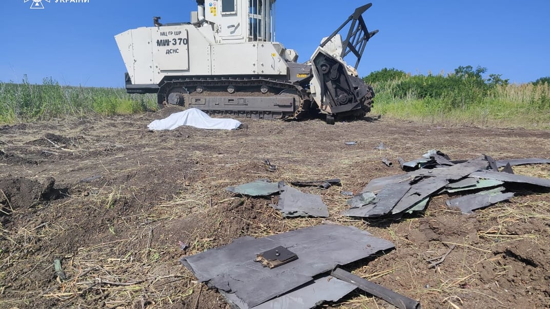 Атакованная россиянами машина для разминирования в Харьковской области