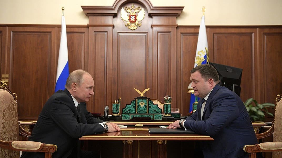 Президент росії володимир путін та очільник держбанку Петро Фрадков, 2019 рік