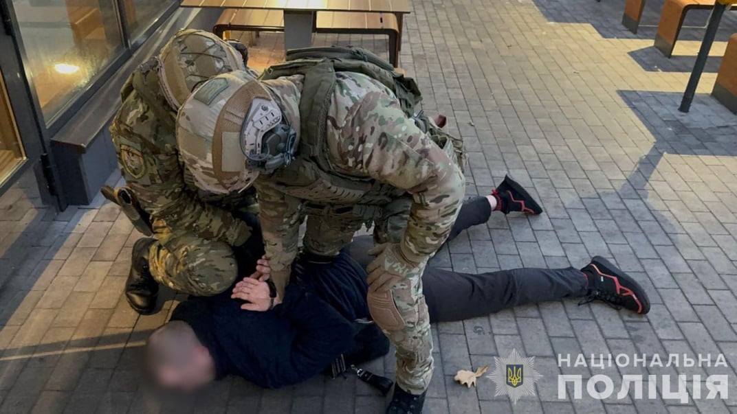 Правоохоронці викрили причетних до схем переправляння чоловіків за кордон Правоохоронці викрили причетних до схем переправляння чоловіків за кордон