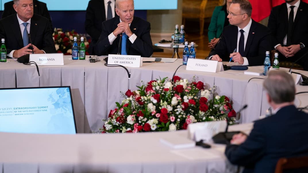 Президент США Джо Байден выступает во время встречи с лидерами «Бухарестской девятки», Варшава, 22 февраля 2023 года