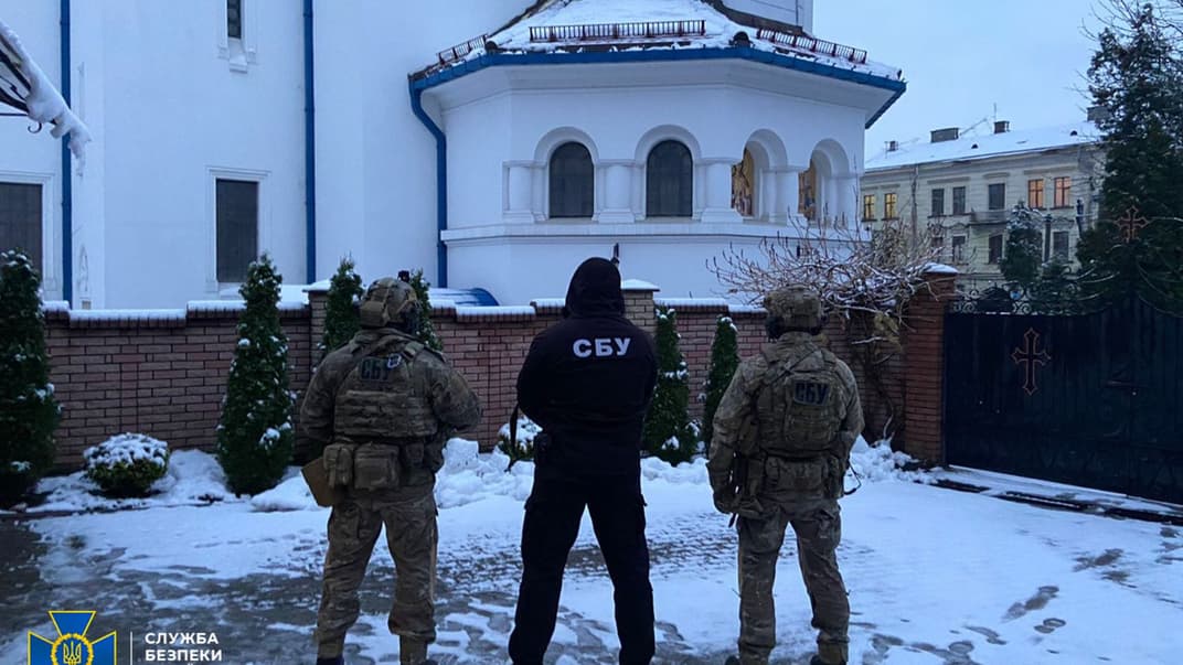 Служба безопасности продолжает проверку помещений Украинской православной церкви московского патриархата (УПЦ МП). Теперь обыски провели на территории Черновицко-Буковинской епархии УПЦ (МП)