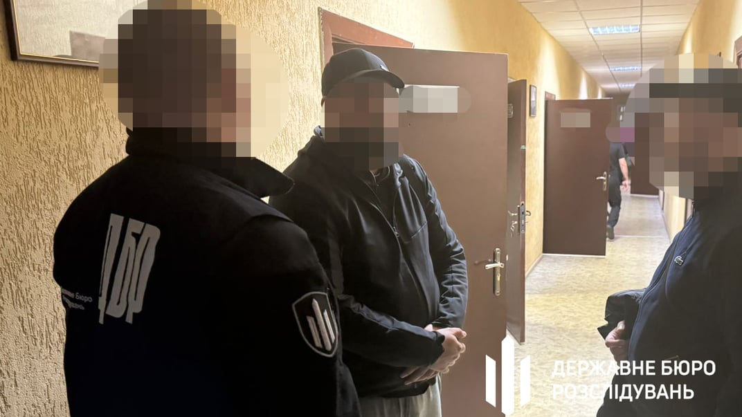 В Івано-Франківській області викрили двох поліціянтів, які організували мережу розповсюдження наркотиків