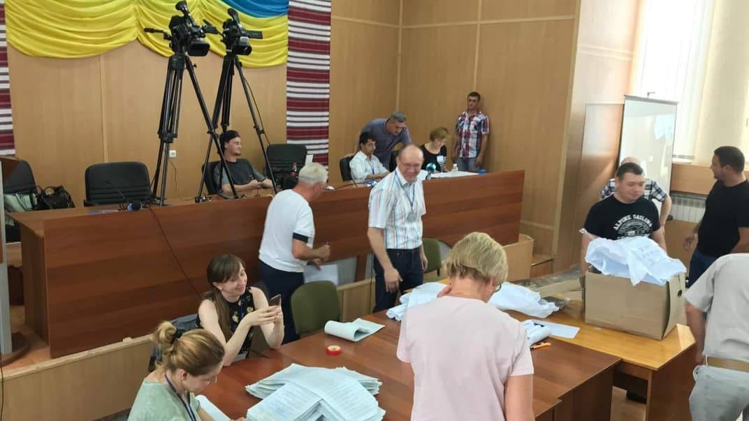 Процедура повторного підрахунку голосів на ОВК №69 у Мукачеві