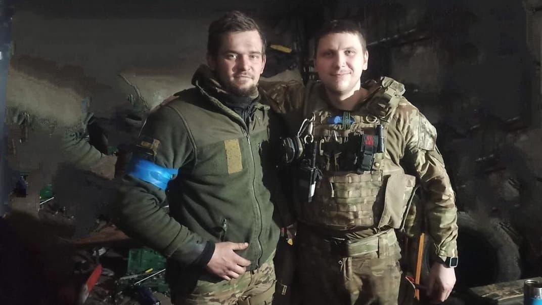 Патрульний поліцейський Данило (ліворуч) з побратимом