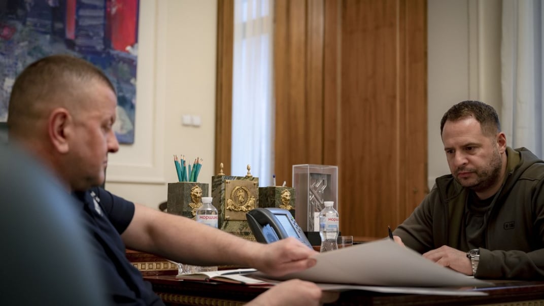 Валерій Залужний та Андрій Єрмак Ексголовнокомандувач ЗСУ Валерій Залужний та голова Офісу президента Андрій Єрмак