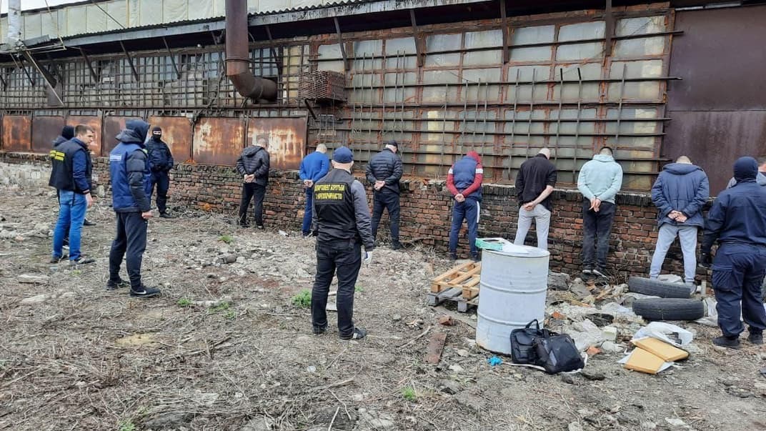В Україні ліквідують масштабний наркокартель: у Дніпрі викрили цілий «наркозавод» та вилучили рекордну партію амфетаміну