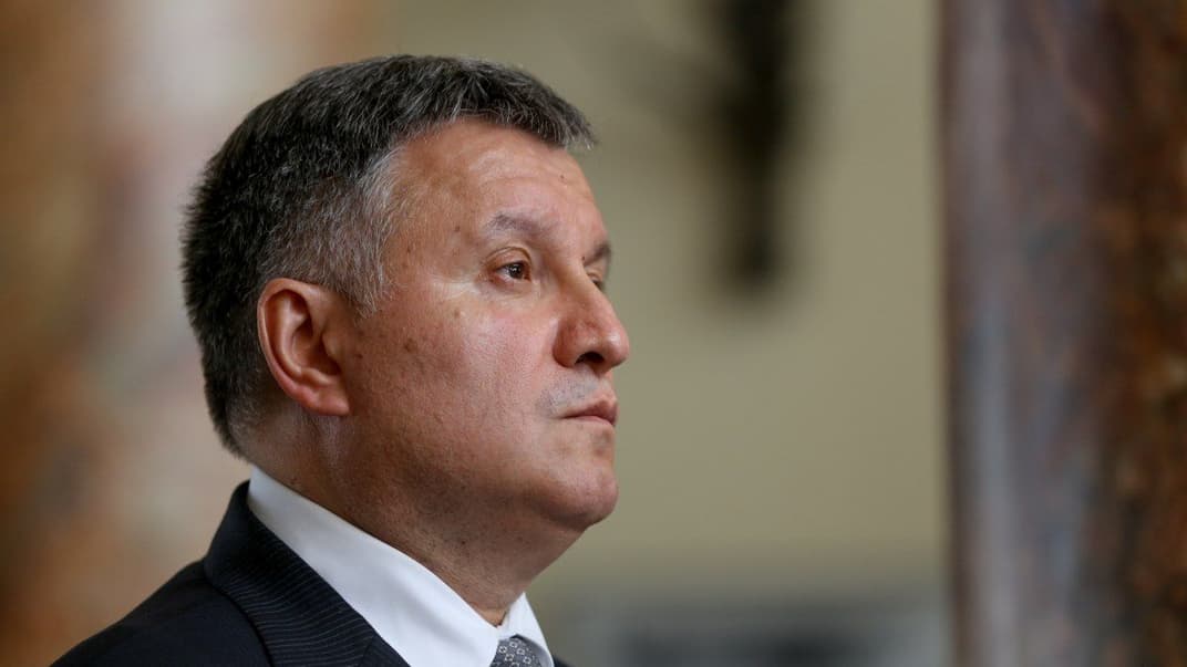 Министр внутренних дел Украины Арсен Аваков во время поездки в Луганскую область, 7 апреля 2017 года