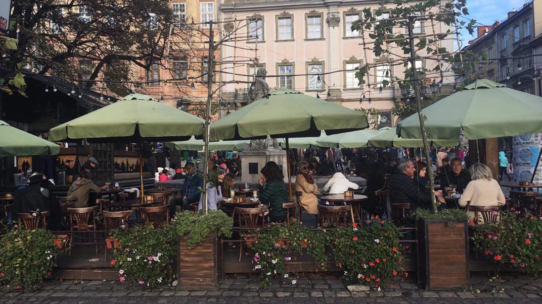 У Львові пройшла акція «Відкритий чек», участь у якій взяли 30 ресторацій міста. Їхні відвідувачі мали можливість платити за страви та безалкогольні напої стільки, скільки хотіли