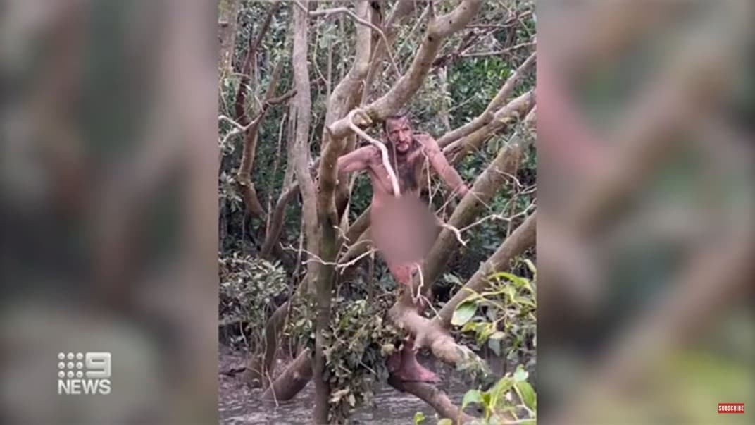 Двое рыбаков в Австралии спасли от крокодилов голого мужчину. Он скрывался в лесу от полиции из-за кражи