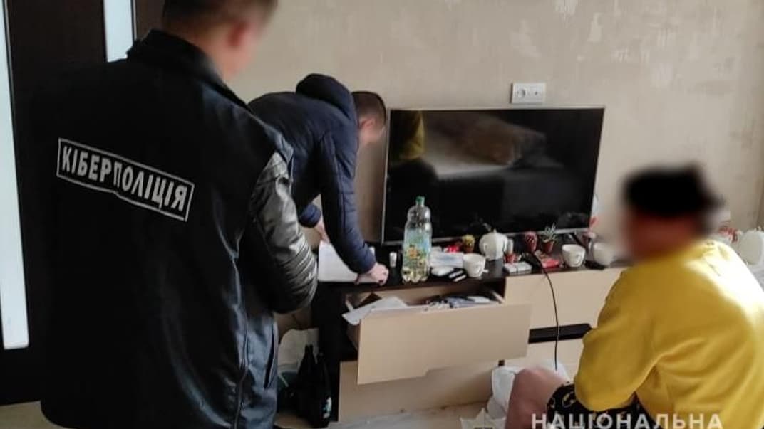 Троє українців ошукали в інтернеті іноземців на понад мільйон гривень