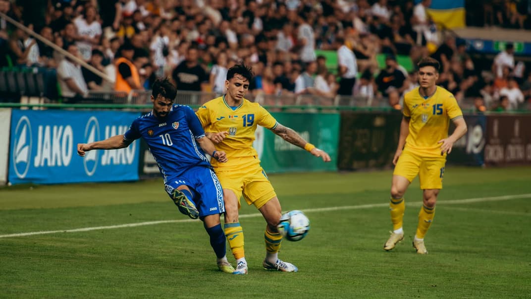 Момент товарищеского матча между сборными Молдовы и Украины, который закончился победой украинцев