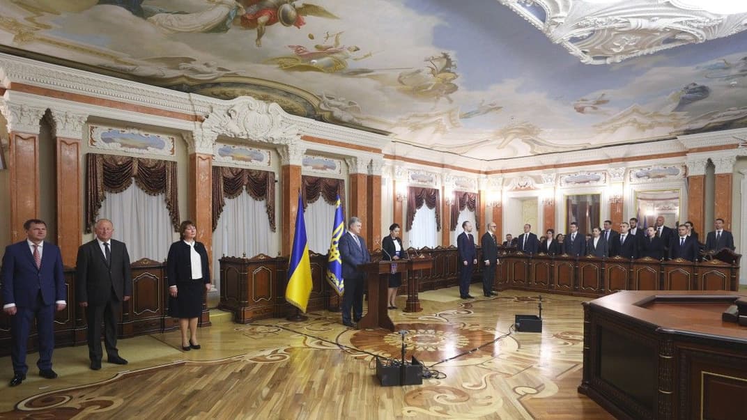 Порошенко призначив 75 суддів Верховного суду