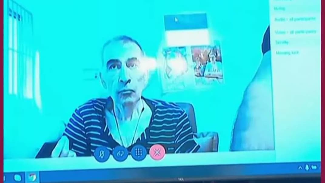 Міхеїл Саакашвілі під час судового засідання у Грузії, до якого долучився дистанційно