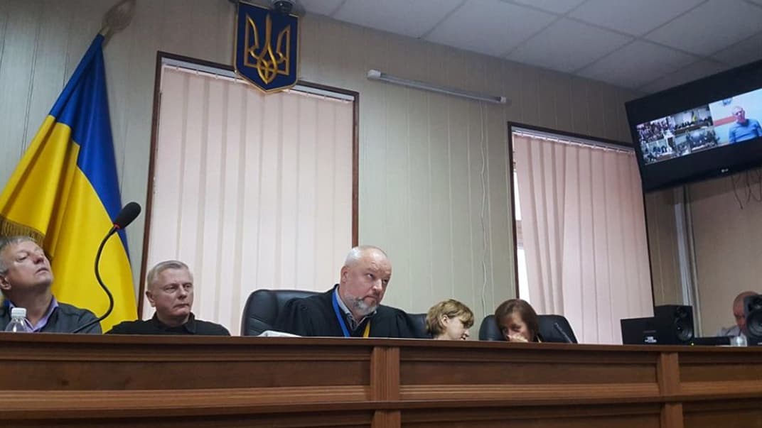 Ексдепутат Сергій Пашинський свідчить у справі про розстріли на Майдані по відеозв'язку, Київ, 21 листопада 2019 року. В центрі — суддя Сергій Дячук