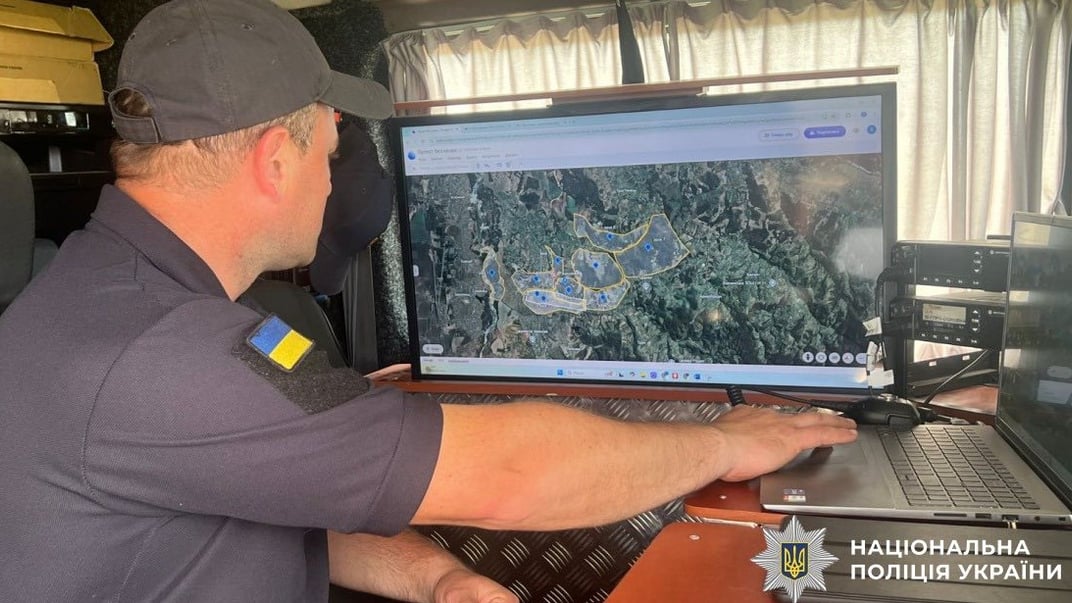 Пошукова операція триває цілодобово, повідомили правоохоронці