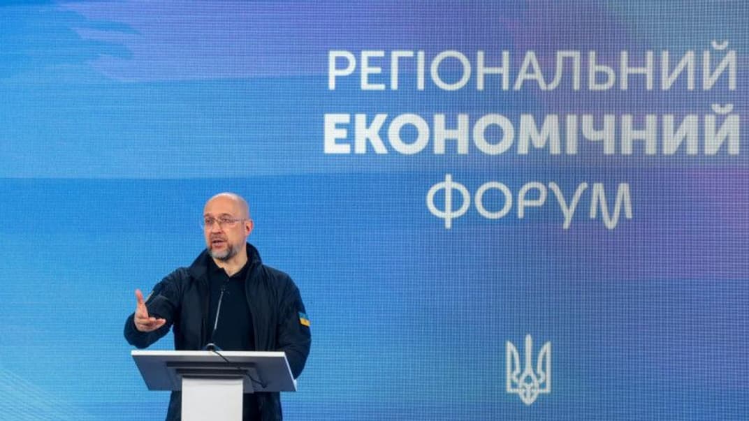 Премьер-министр Денис Шмыгаль выступает во время Регионального экономического форума в Киеве, 22 сентября 2023 года