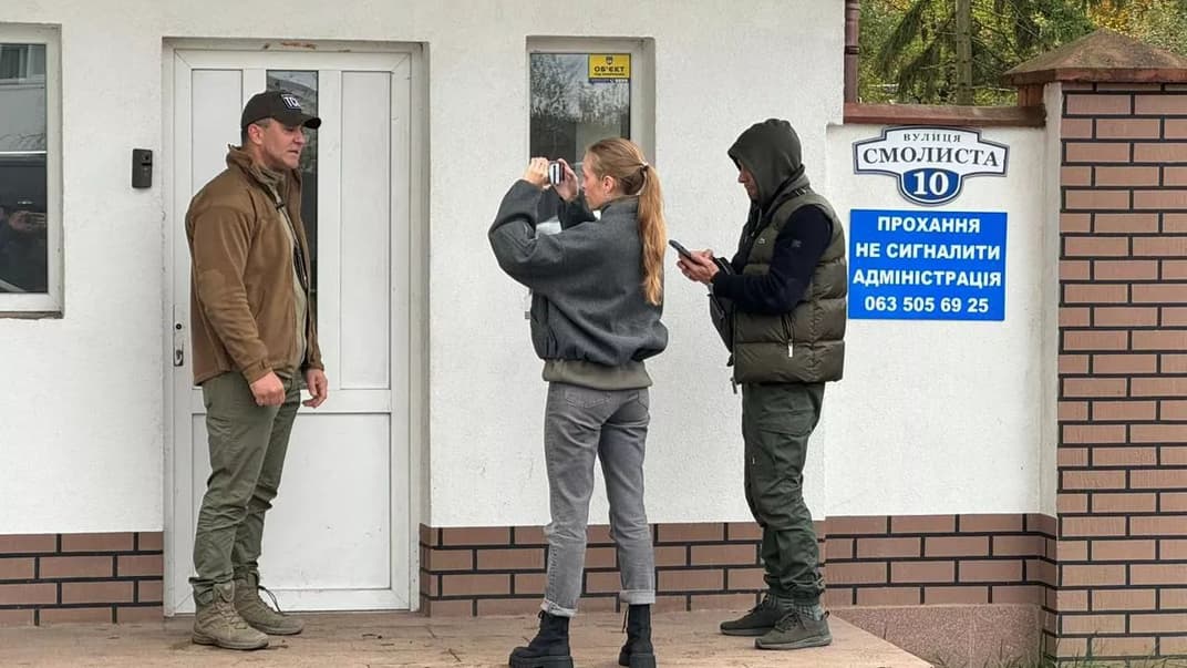 Місце, де чоловік напав на народного депутата Миколу Тищенка, Брюховичі, 28 жовтня 2023 року