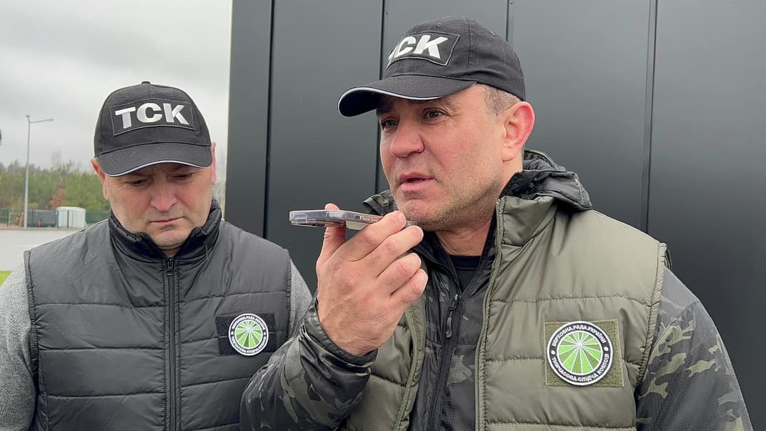 Николай Тищенко (справа)