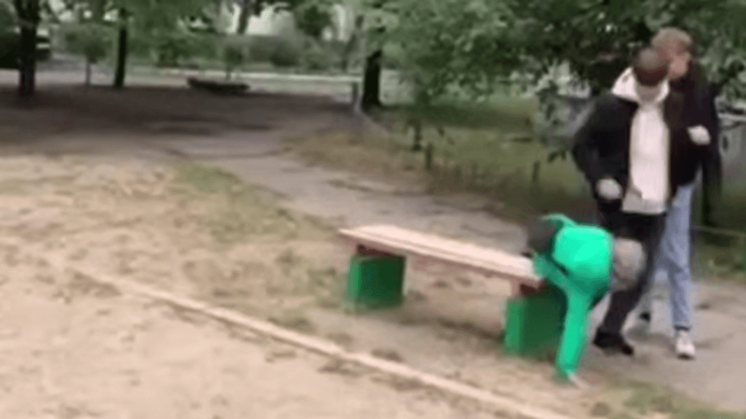 Підлітки б'ють іншого школяра у Києві