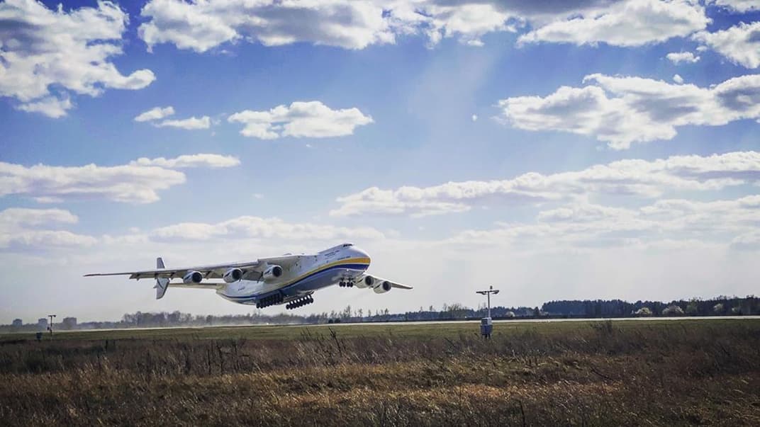 Крупнейший в мире транспортный самолет Ан-225 «Мрия», Киев, 11 апреля 2020 года
