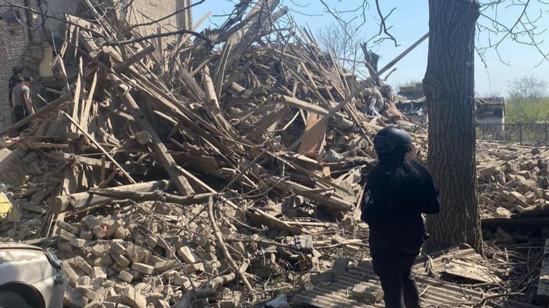 Последствия авиаудара по Константиновке 9 апреля