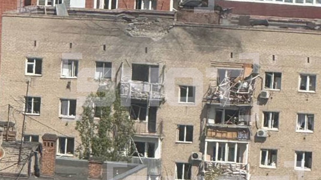 Наслідки удару по будинку в Ростові Наслідки удару по будинку в Ростові