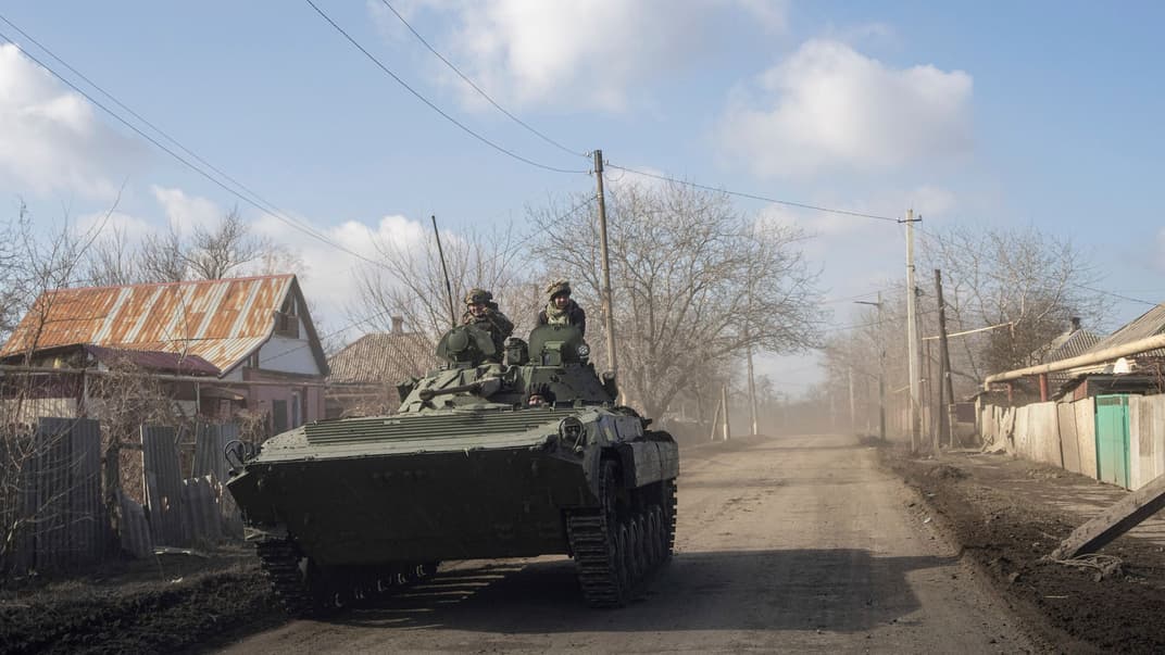 Український БТР прямує до передових позицій поблизу Бахмута, 4 березня 2023 року