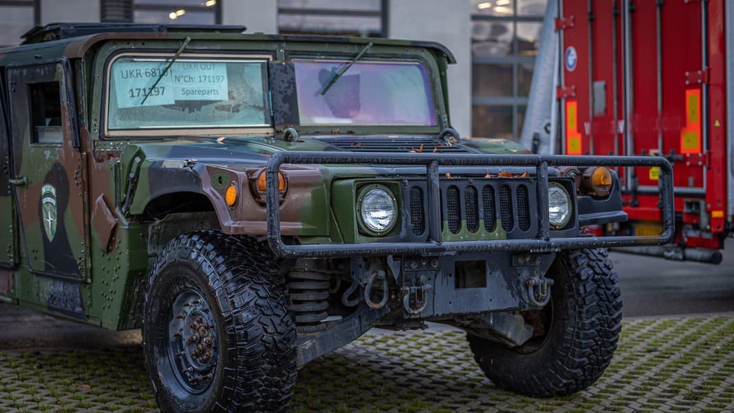 Позашляховик HMMWV