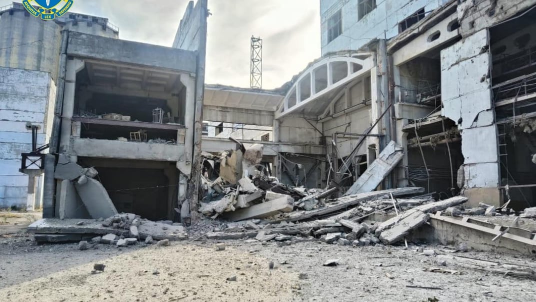 Последствия российского удара по предприятию в Сумах 1 сентября 2024 года