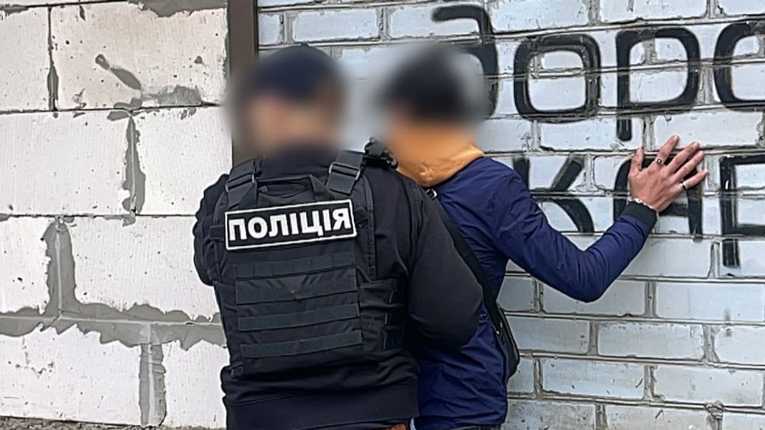 Поліція затримує підозрюваного в торгівлі людьми