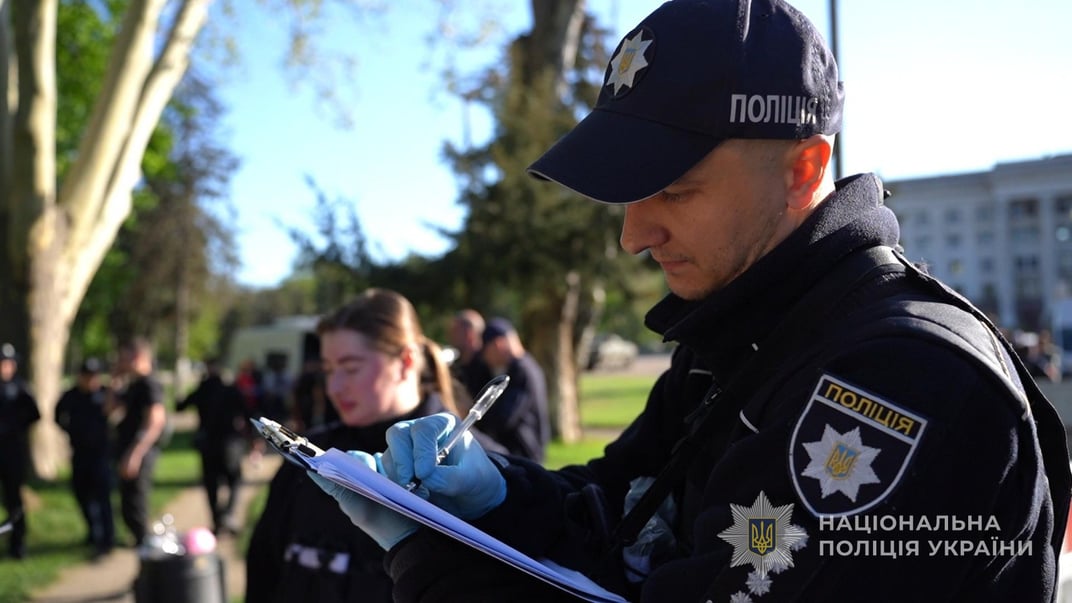 Правоохоронці працюють на місці події в Одесі, 2 травня 2025 року