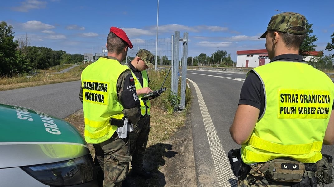 Офіцери прикордонної служби Польщі на польсько-німецькому кордоні
