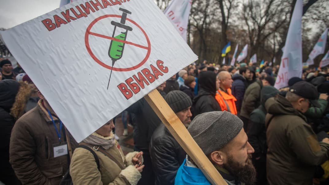 Акция противников вакцинации от COVID-19 под стенами Верховной Рады, Киев, 3 ноября 2021 года