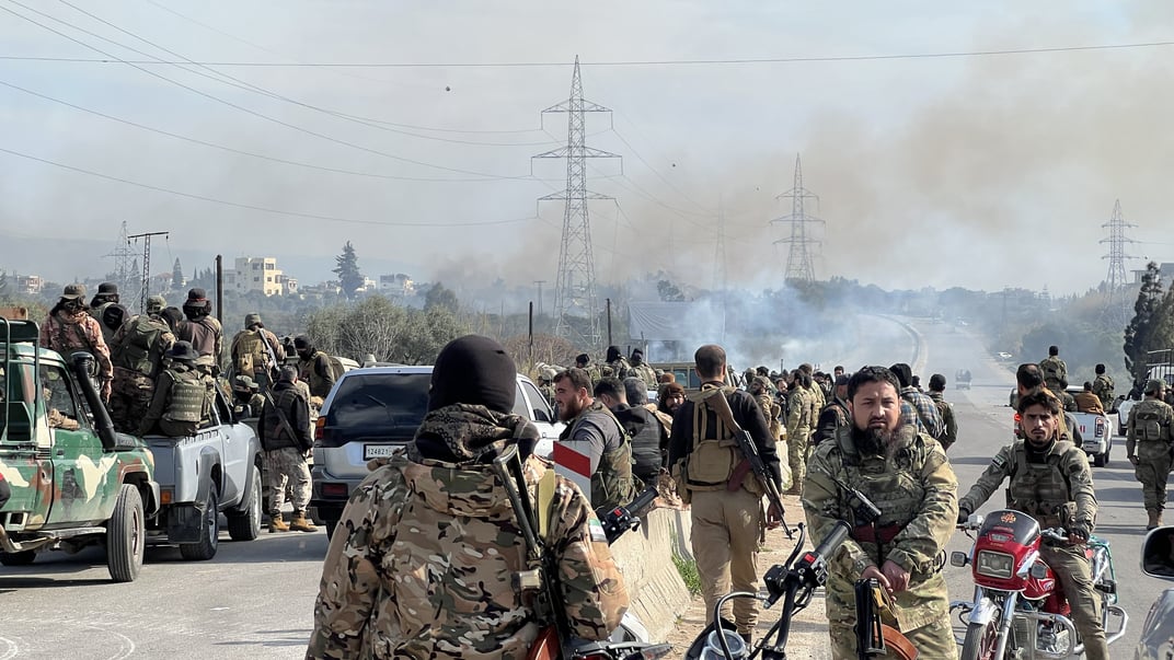 Сирійська армія відправляє підкріплення із сотнями машин до Латакії з Джабле, 8 березня 2025 року